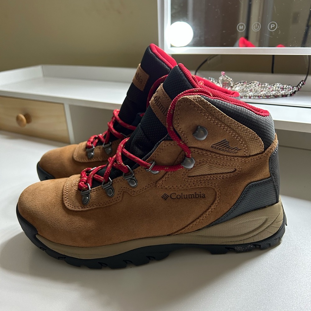 Columbia hiking boots